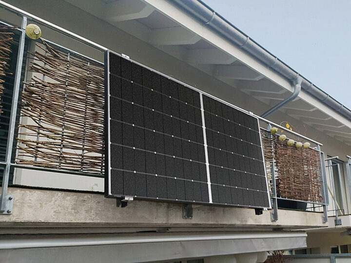 Solarpanel an Balkongeländer
